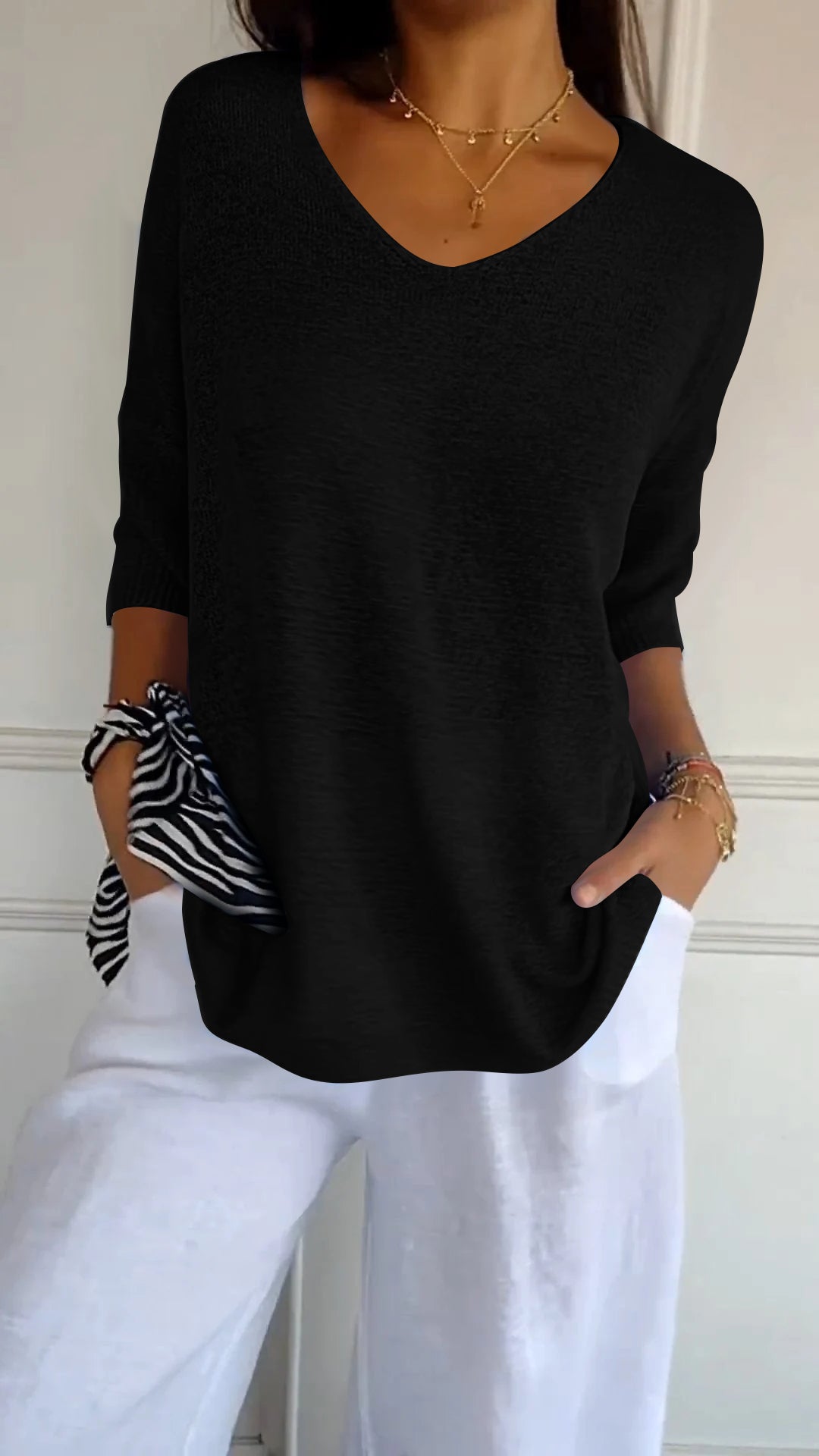 BIANCA – FLATTERING V-NECK TEE