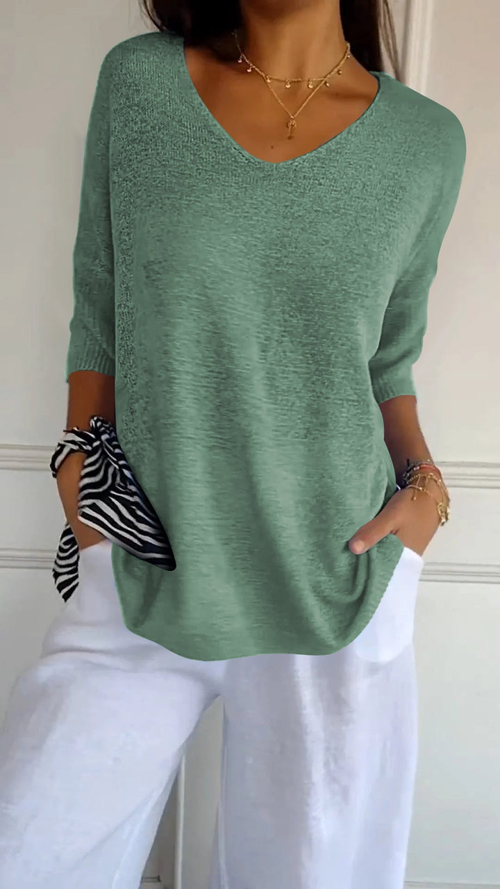 BIANCA – FLATTERING V-NECK TEE