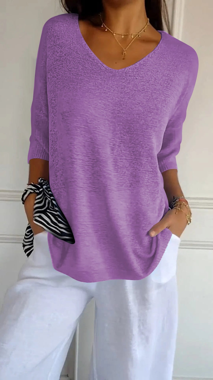BIANCA – FLATTERING V-NECK TEE