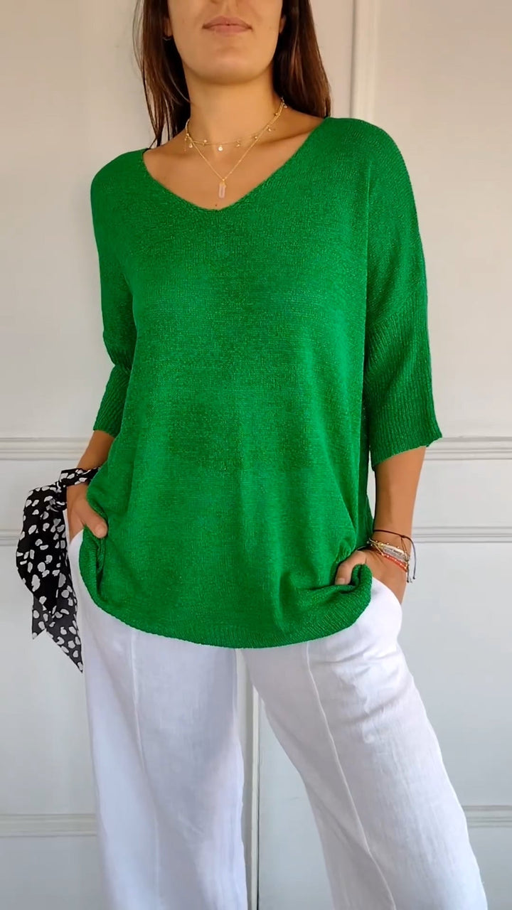 BIANCA – FLATTERING V-NECK TEE