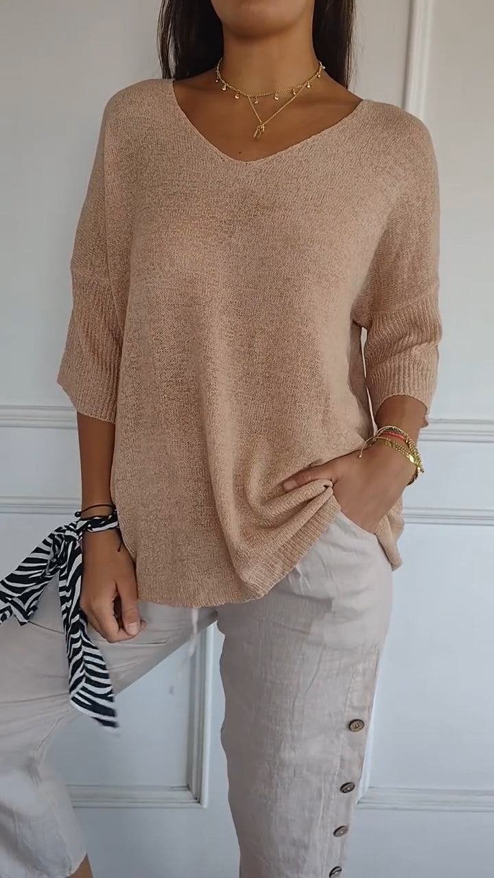 BIANCA – FLATTERING V-NECK TEE