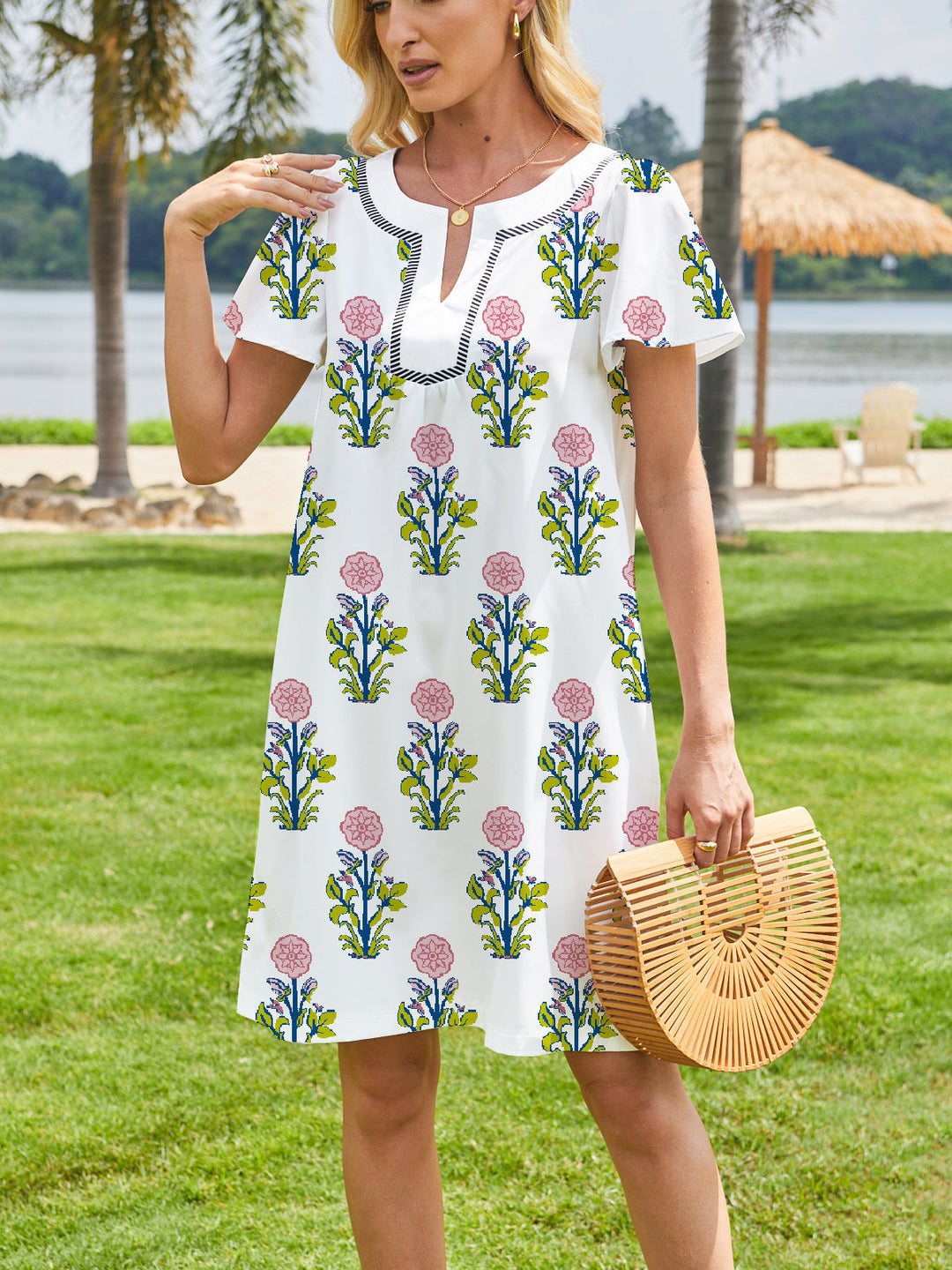 NOVA – EMBROIDERED FLORAL SHIFT DRESS