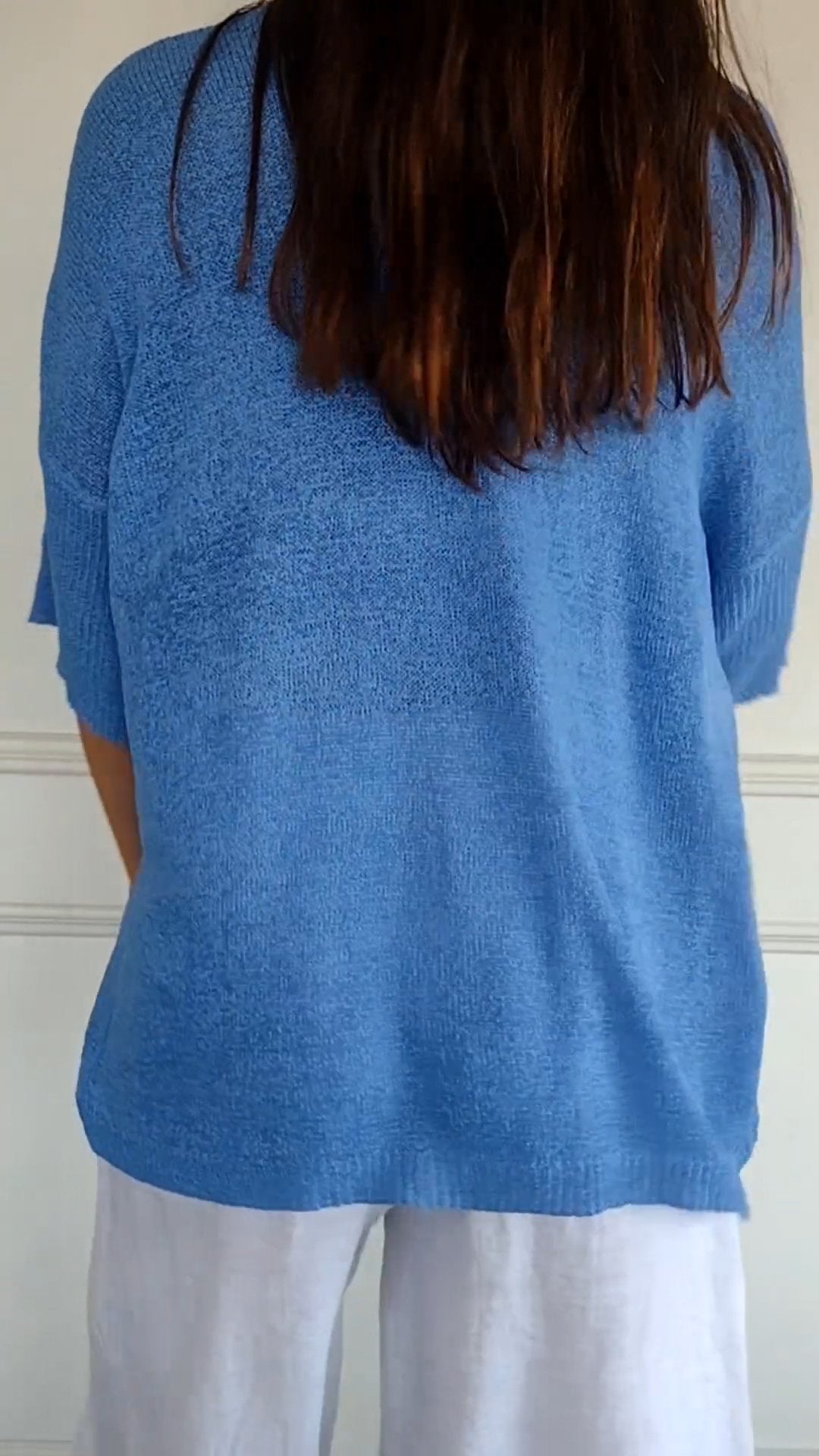 BIANCA – FLATTERING V-NECK TEE